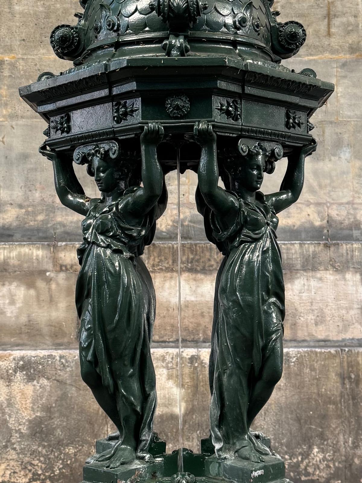 Fontaine Wallace dans les rues de Paris